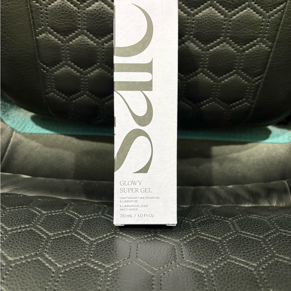 Saie Glowy Super Gel - Hydrating Makeup Primer and Illuminating Glow Serum
